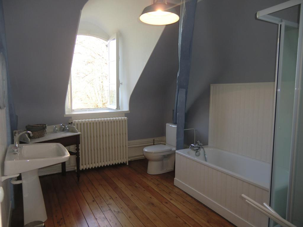 Chateau De Maillot Hotel Bonneville-la-Louvet Room photo